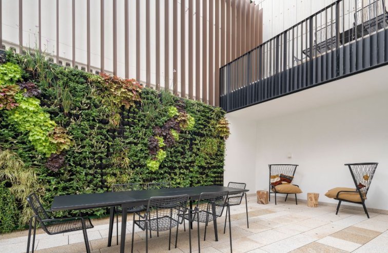 sala-business-jardin-vertical